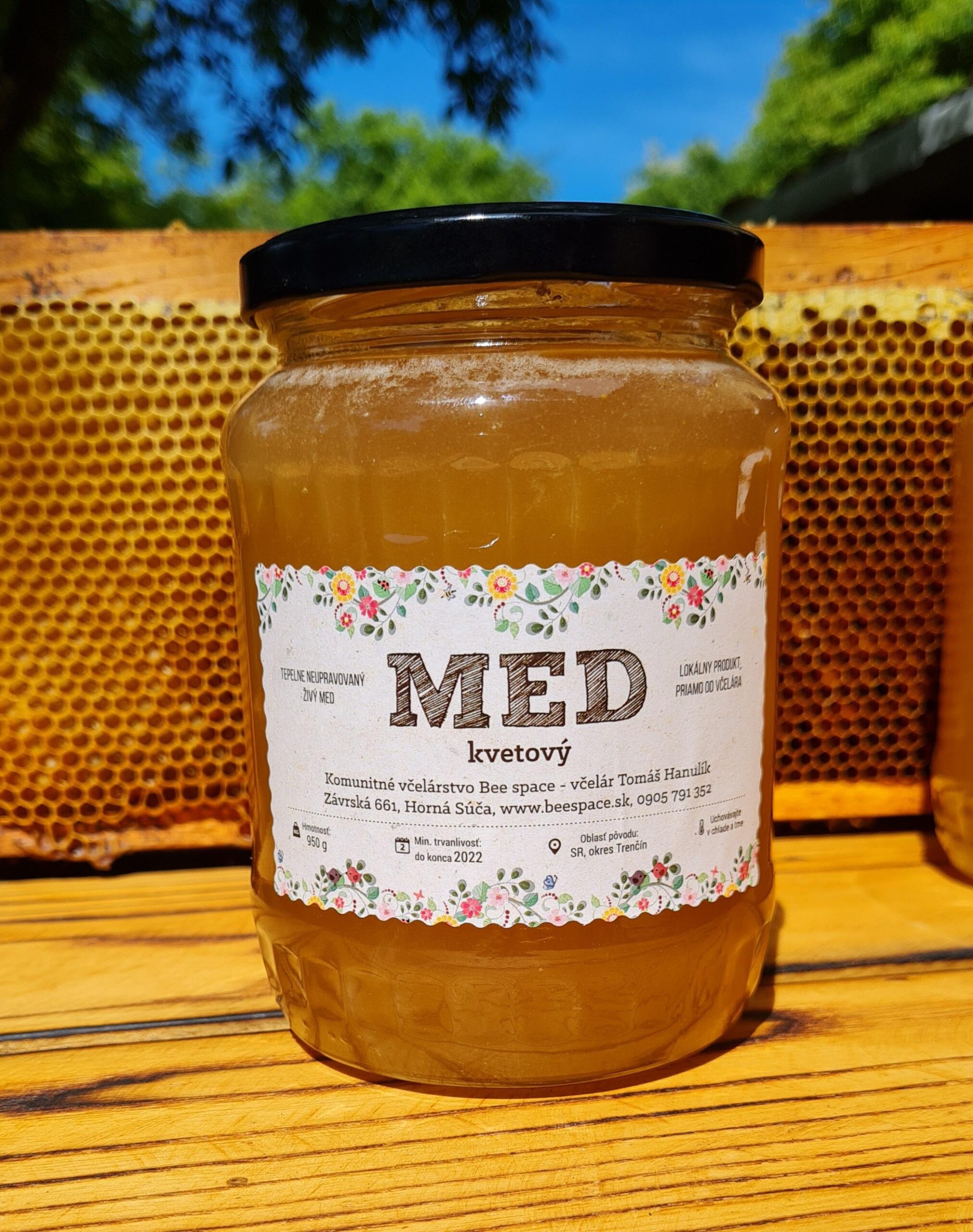 Med z Komunitného včelárstve BeeSpace