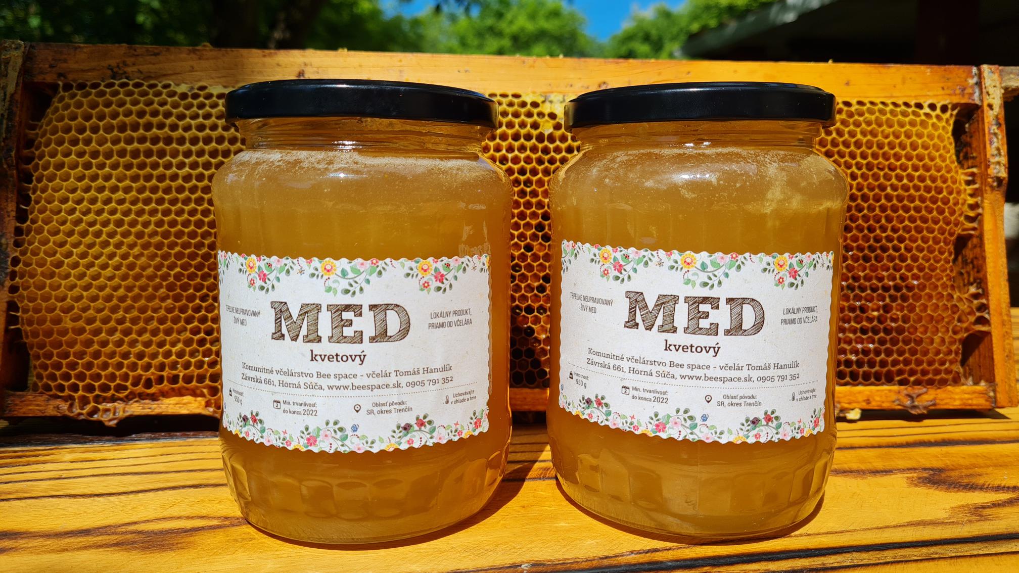 Med z Komunitného včelárstve BeeSpace