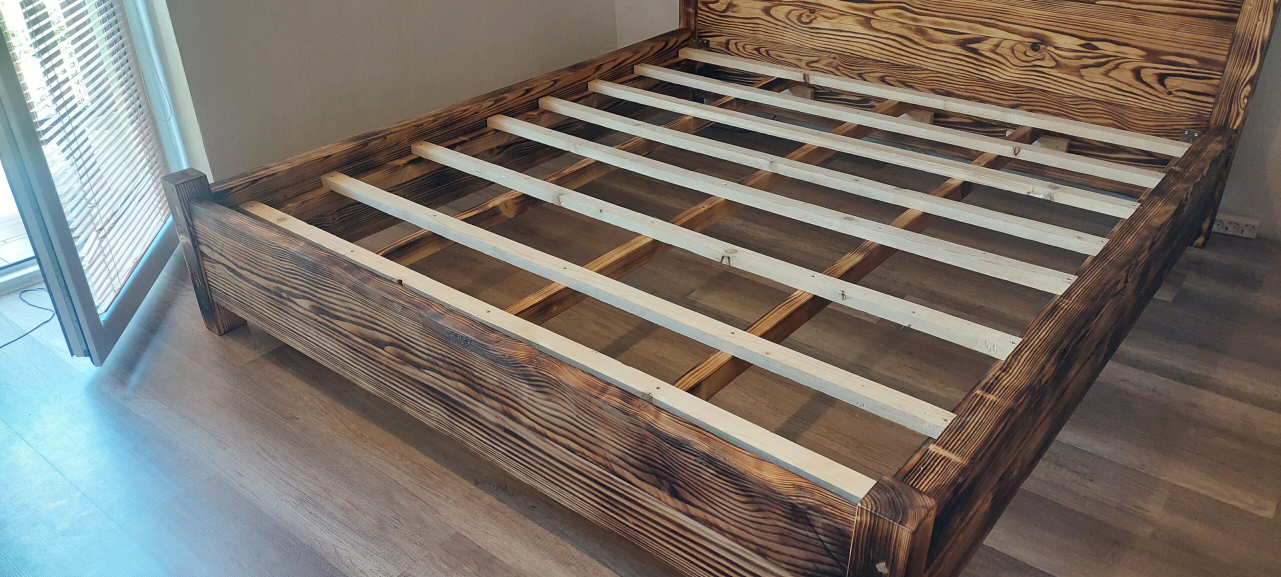 Drevená posteľ 200×200