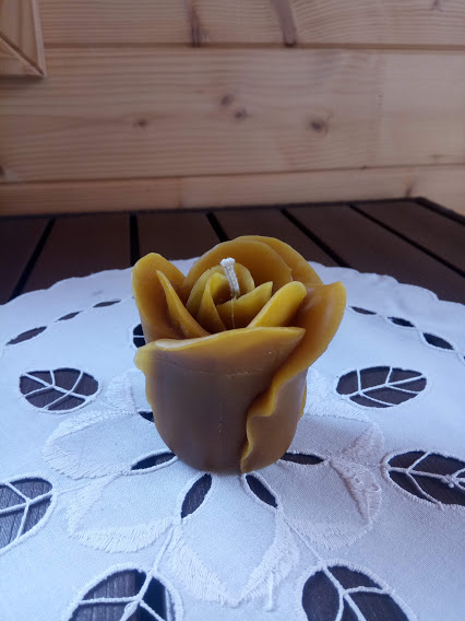 Predaj sviečok z včelieho vosku