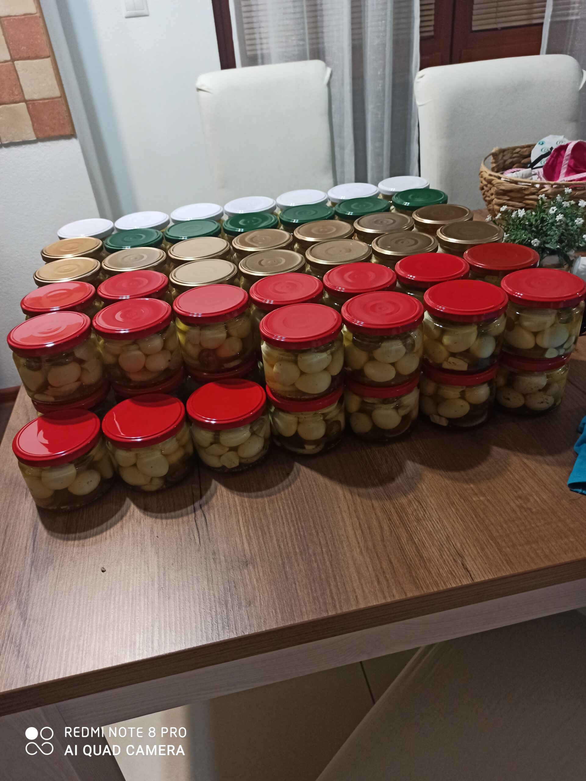 Nakladané prepelicie vajíčka v sladkokysli nálev 4 druhy základ cibuľa cesnak ďalšie + jemne jalapeno,tretie viac jalapeno a posledné extra čili z habanerom