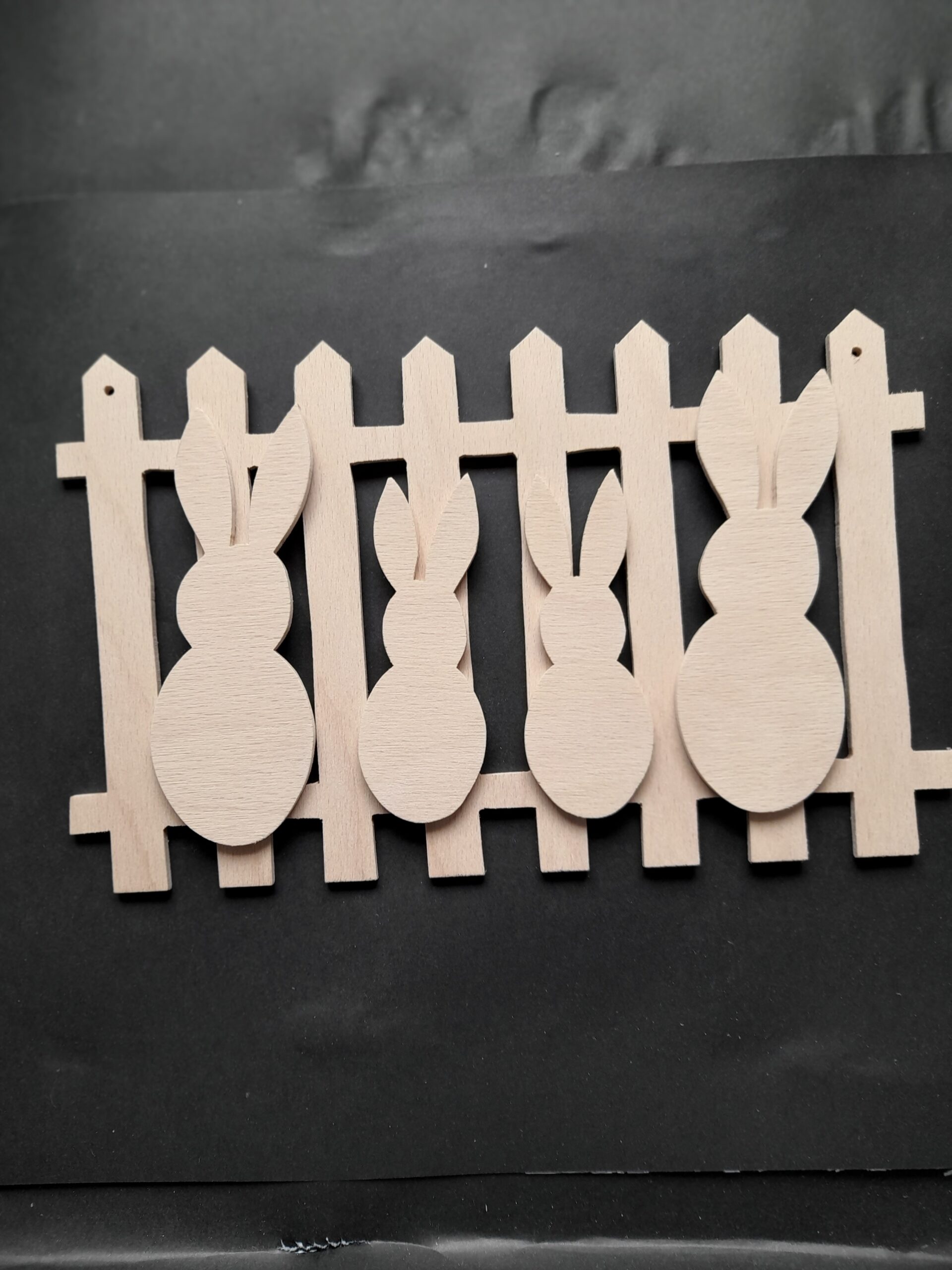 Vyrobím rôzne výrezy na ďalšie dekorovanie, rôzne vkladačky , prevliekačky pre deti.