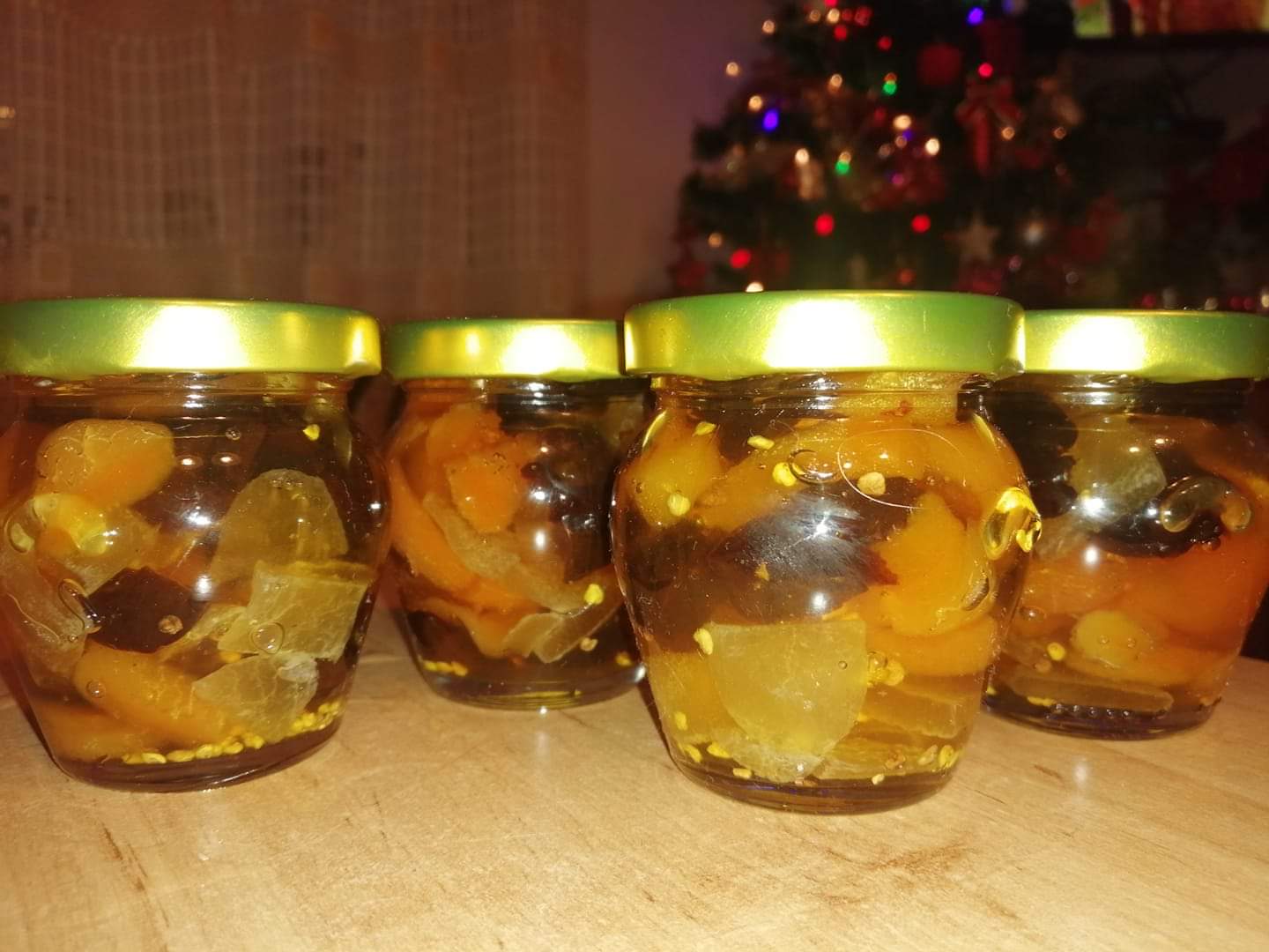 Med, propolis, mastičky