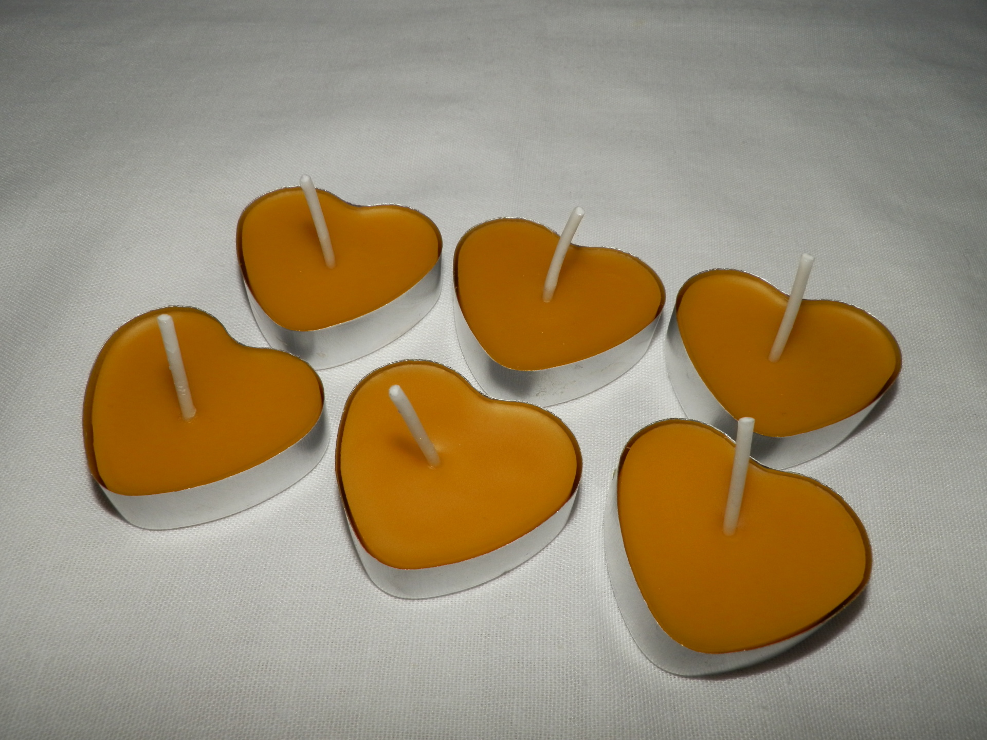 Vosková sviečka – čajová sviečka v tvare srdca