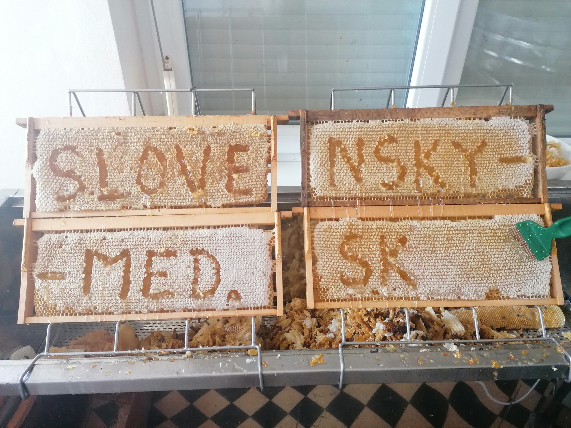 Letný kvetový včelí med priamo od včelára