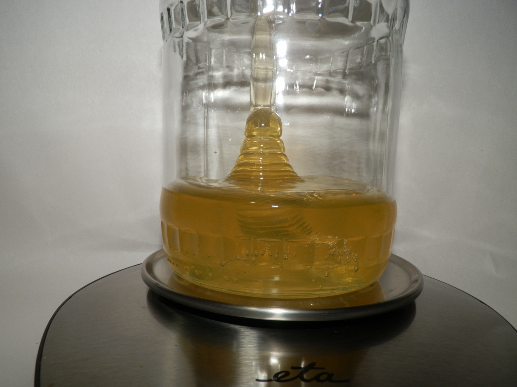 Agátový včelí med priamo od registrovaného včelára