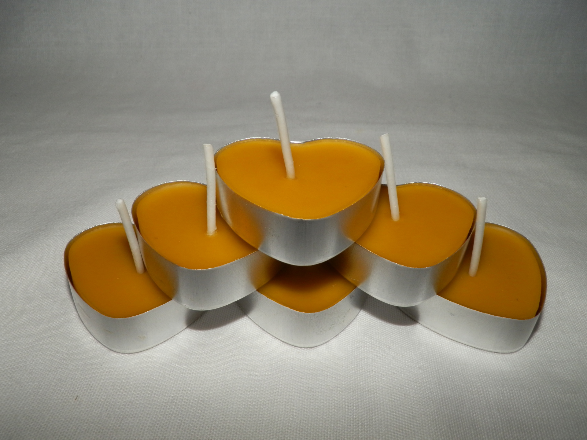 Vosková sviečka – čajová sviečka v tvare srdca