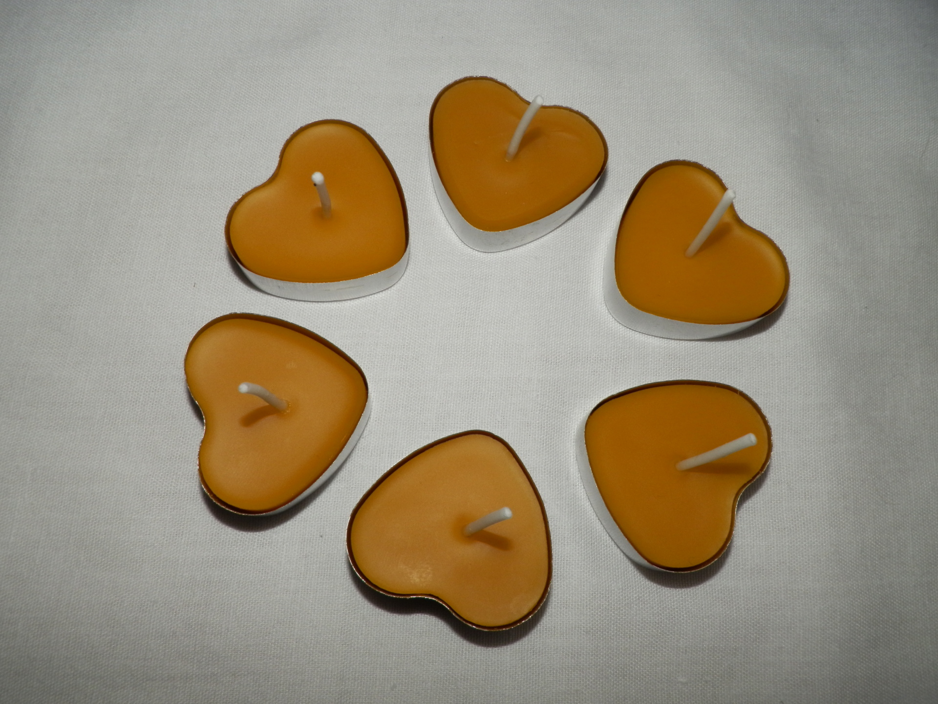 Vosková sviečka – čajová sviečka v tvare srdca